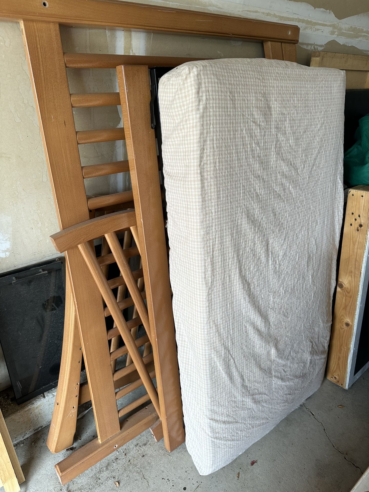 FREE Old Babies R Us Crib and Accessories