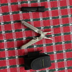 Leatherman Wave Multi-tool & Monarch 400 Flashlight Set