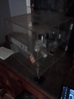 Breeze Display Case Perfect Condition 
