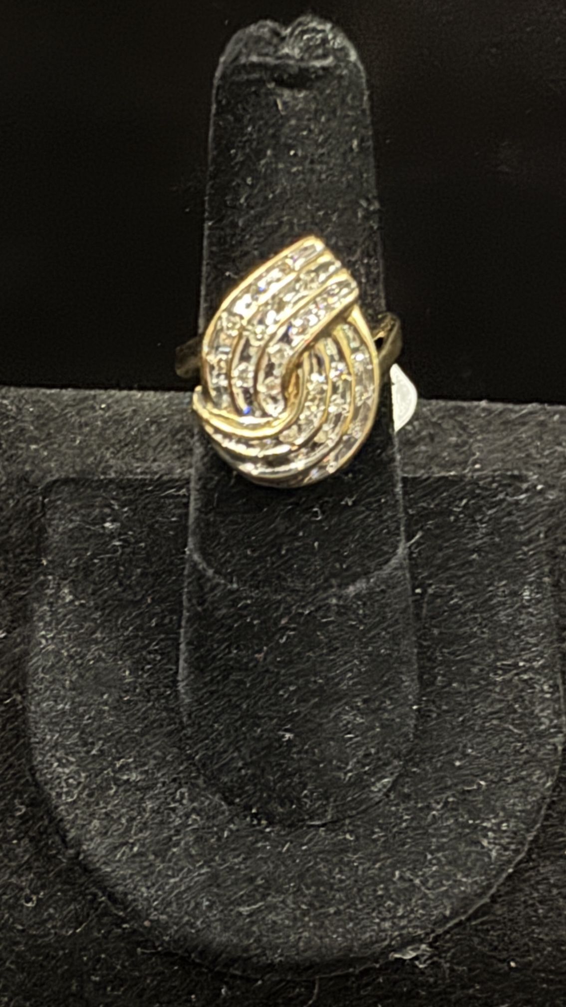 10K Gold Diamond Cluster ring size 5-1/4  6.49grm no trades pick up in Tacoma 