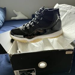 Air Jordan Retro 11 / Very Good Condition  / 7.5 Men