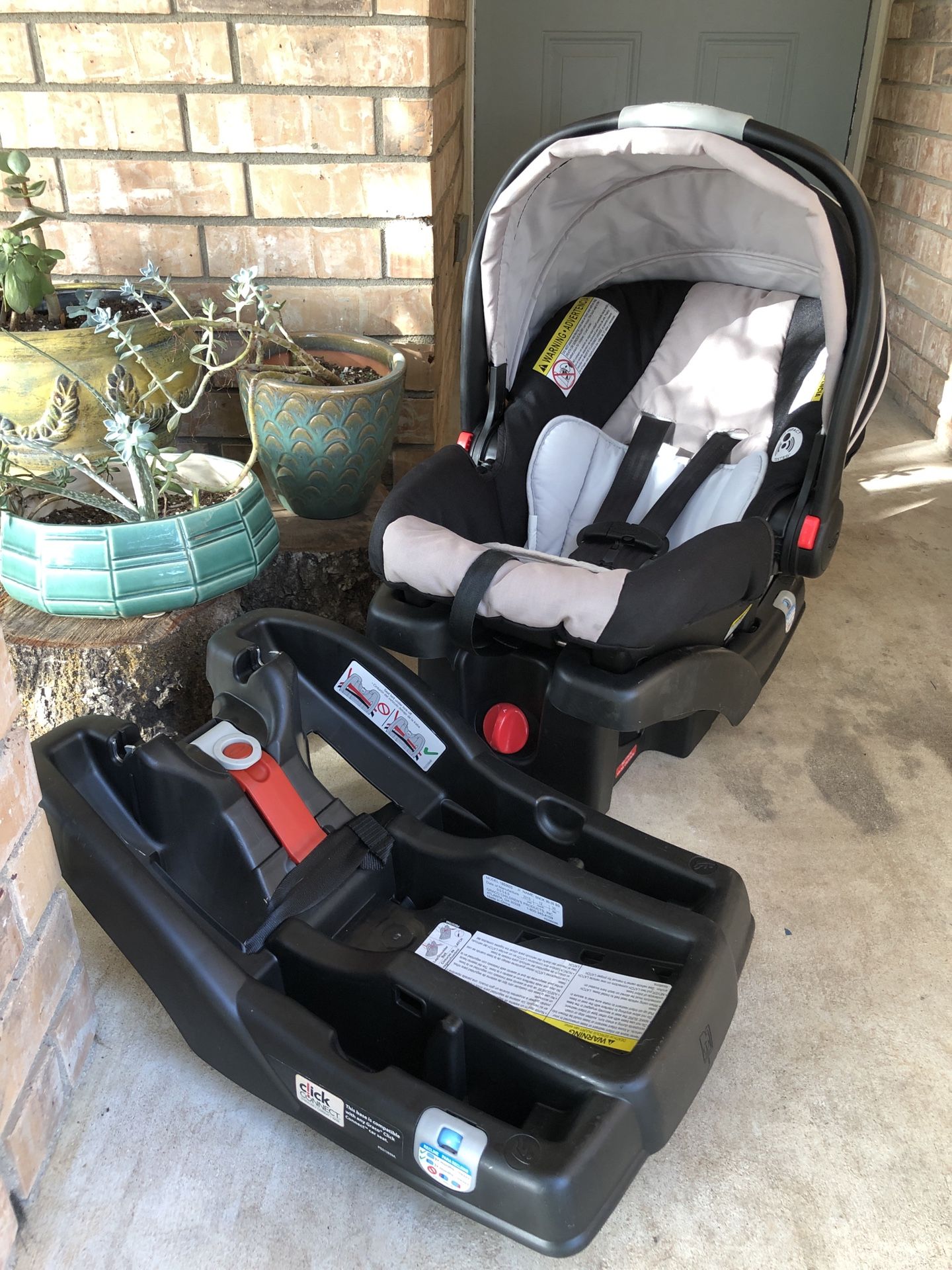 Infant Car Seat + Extra Click Connect Base