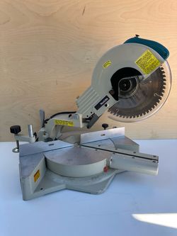 Makita 10” sliding Compound Miter Saw