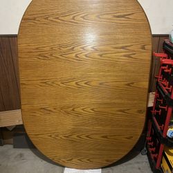 Beautiful living room or kitchen table for sale, it’s only the table (no chairs)