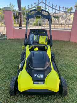 RYOBI
21-inch self-propelled cordless lawn mower,
multi-blade system and 40V HP brushless motor,
includes (1) 6.0 Ah battery and charger.