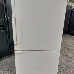 Rare Very Clean 10 More 33-in Wide Bottom Freezer Works Perfect With