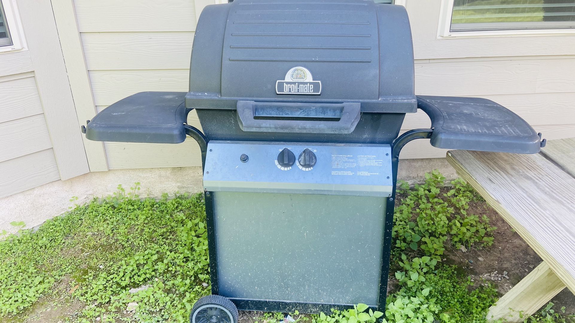 For Sale: π₯ Broil-Mate BBQ Grill β Medium to Large Sized π₯