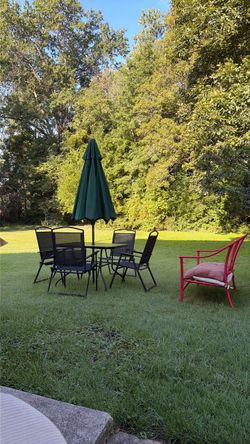 Patio table w/ chairs & umbrella