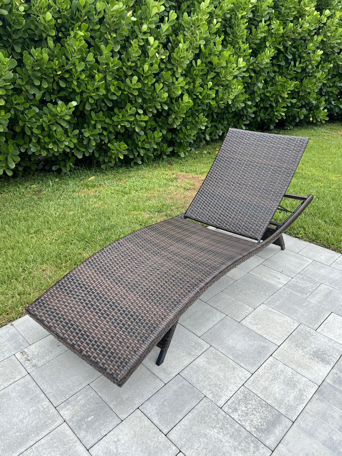 Set Of 4 Pool Lounge Chairs, Excellent Condition