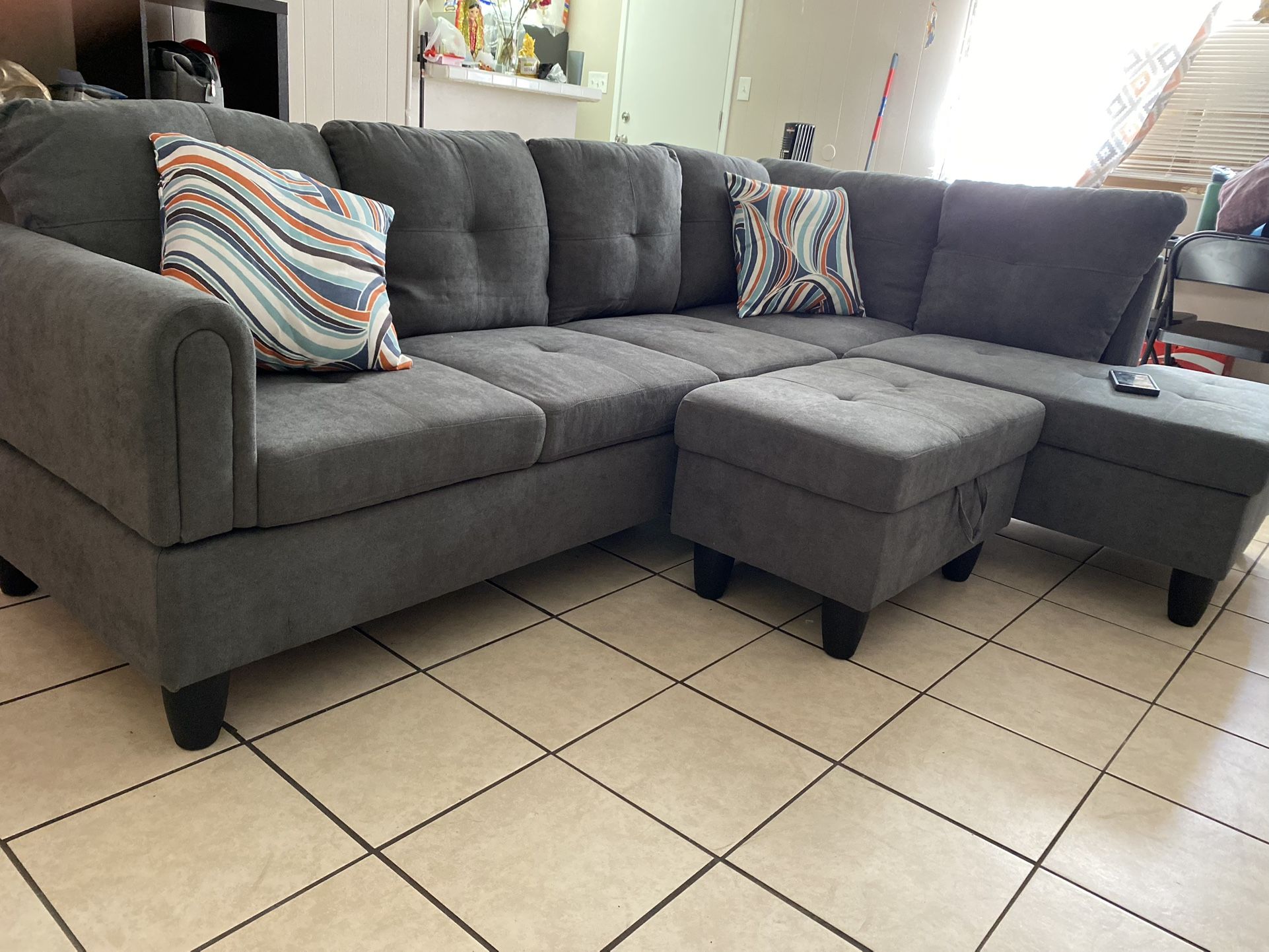 L SHAPED COUCH 