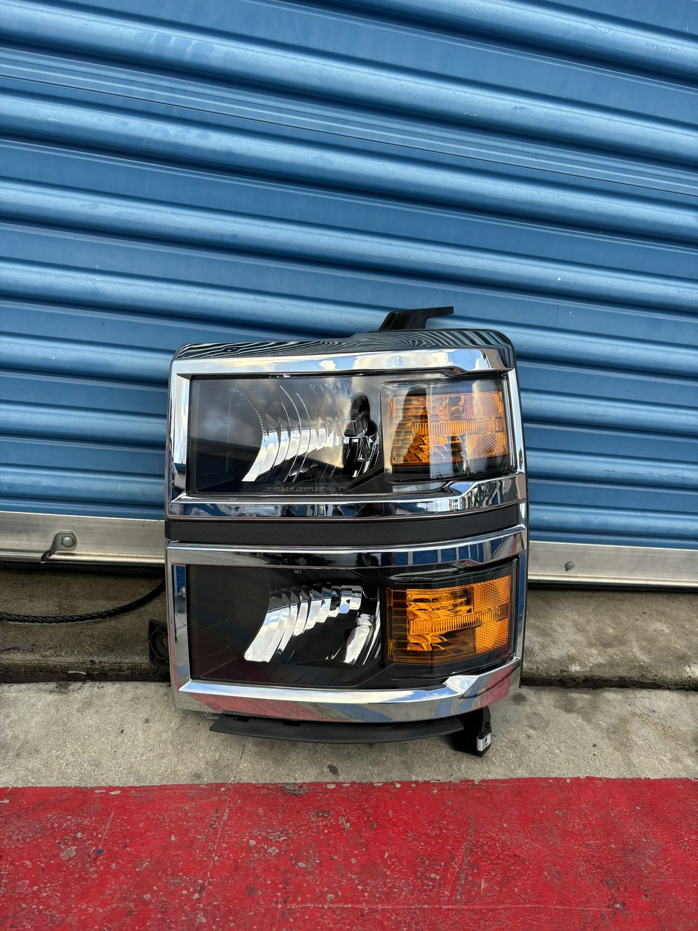 2014,2015 Chevy Silverado 1500 Headlight Lh Clean