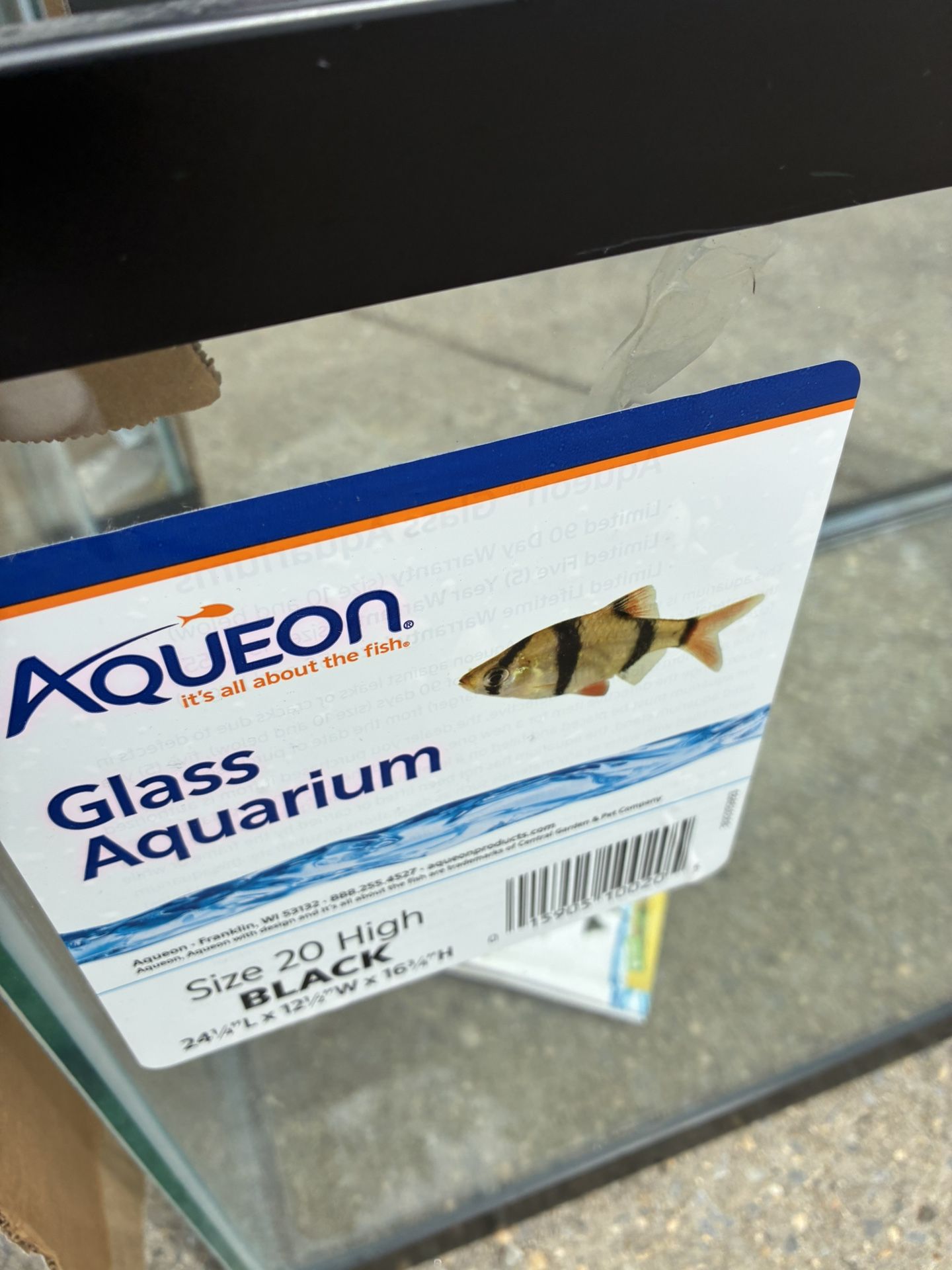 Glass aquarium ( New)
