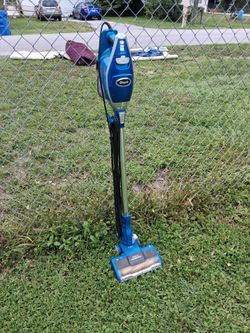 NICE SHARK ROCKET STICK VACUUM