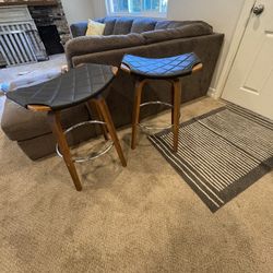 2 Stools 