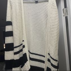 Black And White Cardigan With Pockets 