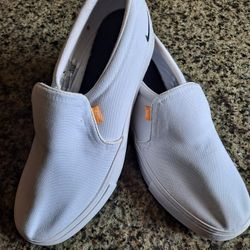 Nke. White. Size 9  M