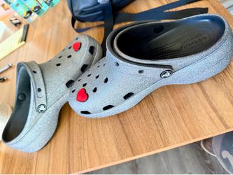 Crocs women size 10