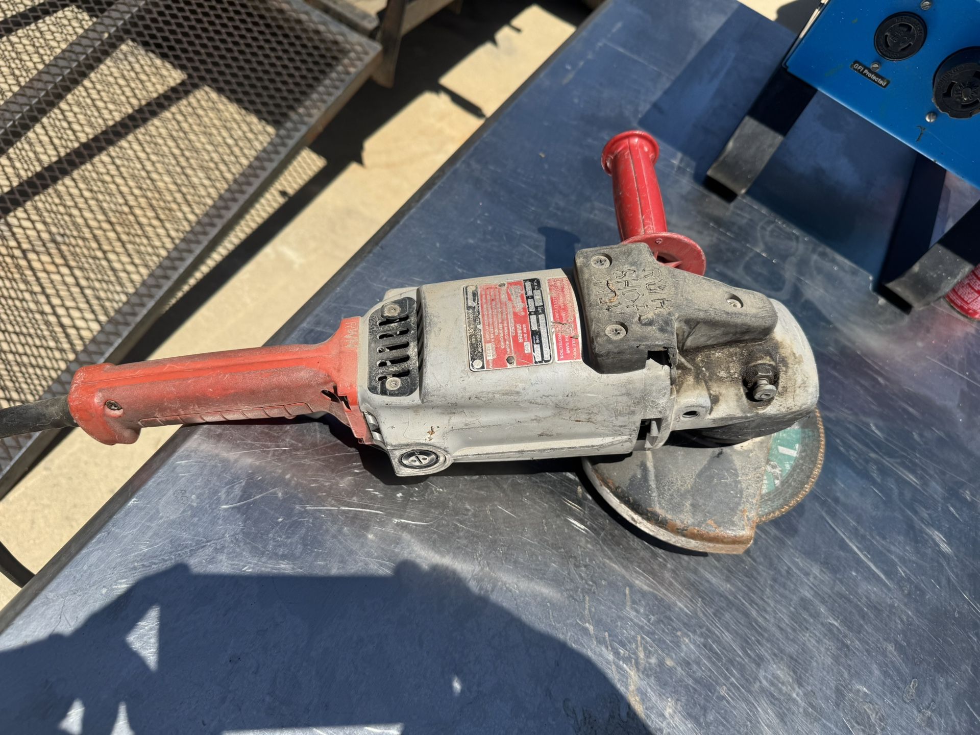 Milwaukee heavy duty grinder