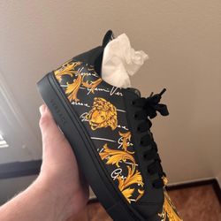 Versace Sneakers Authentic 