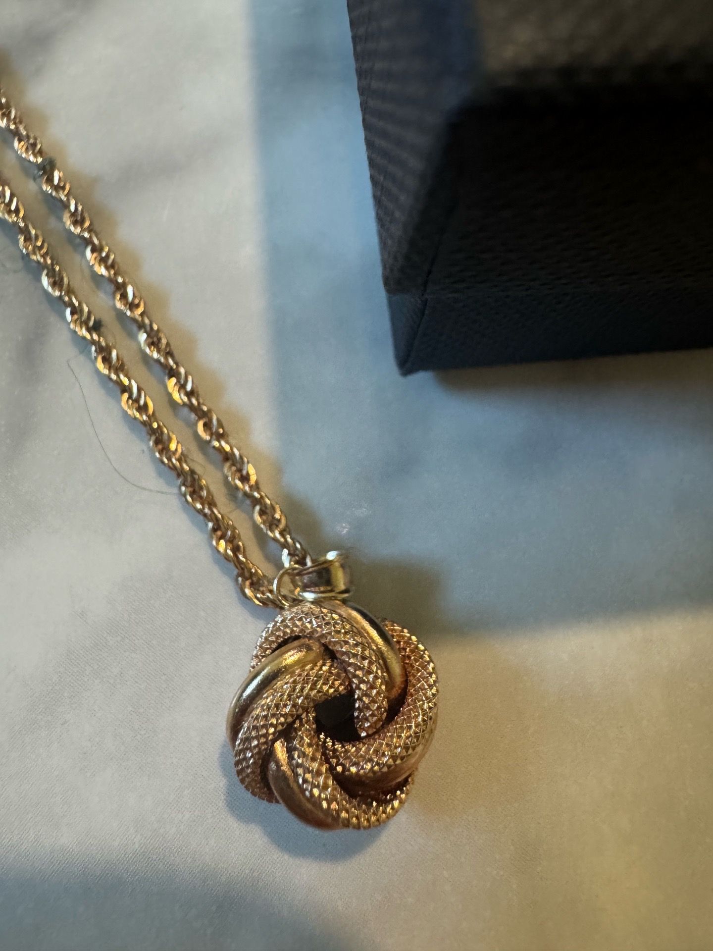 18k solid gold stamped necklace (750) weight 2.3gr