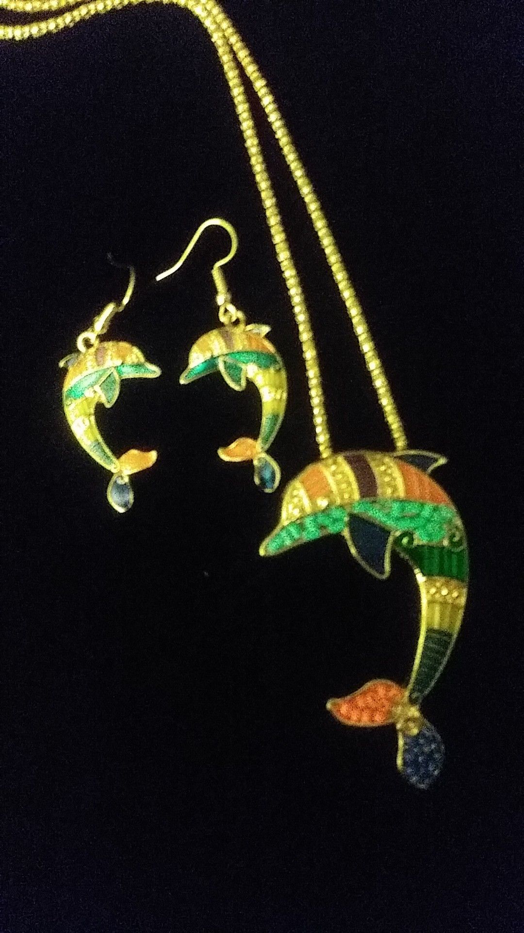 Necklace earings set dolphins, 24$