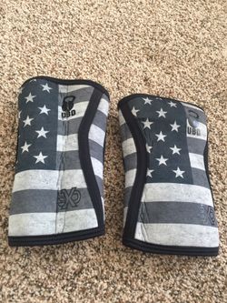 UBD Knee sleeves for squatting