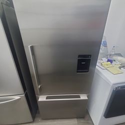 Fisher & paykel fridge stainless steel great condition ice and water warranty ready to deliver $600..