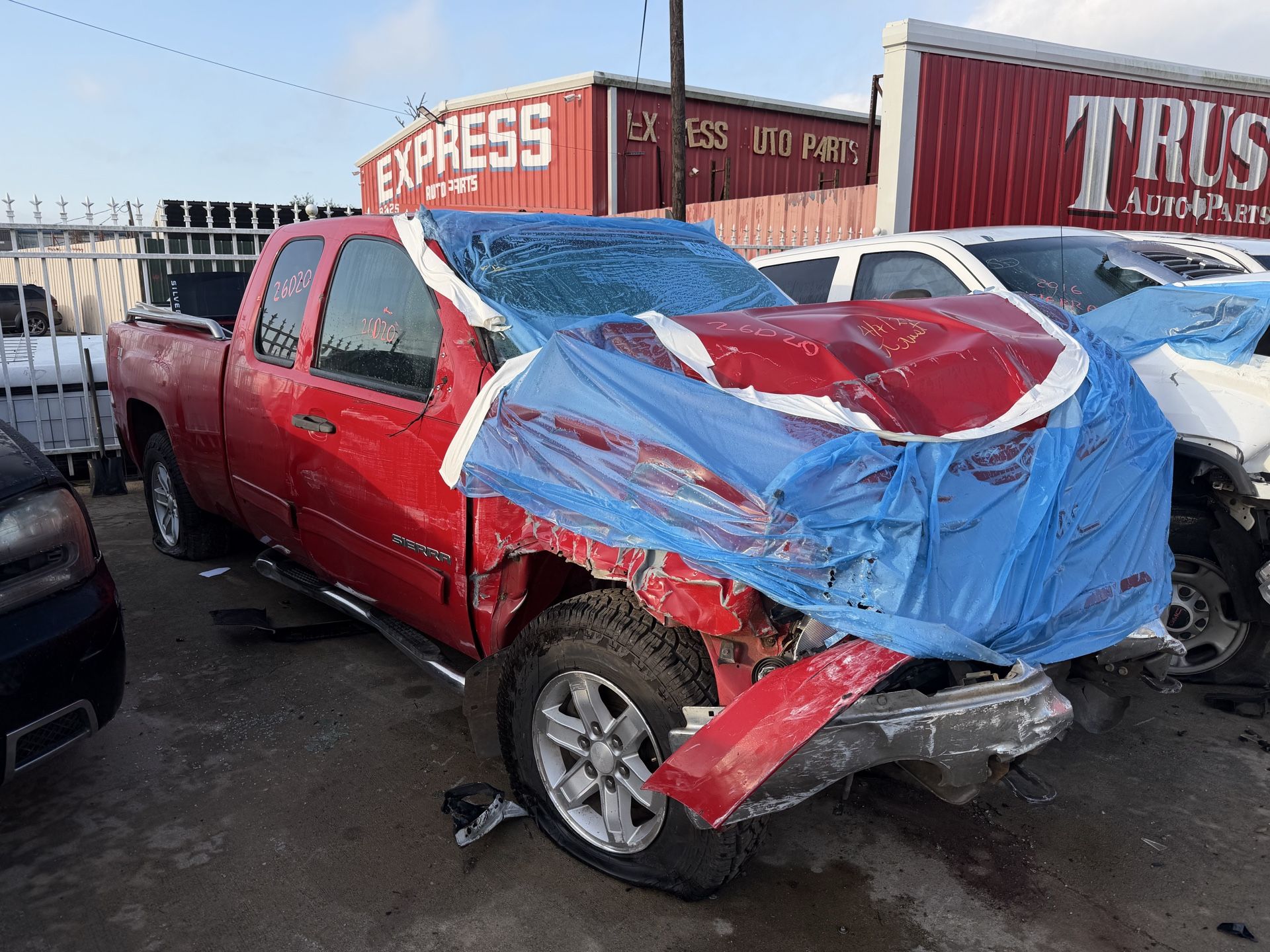 2013 GMC SIERRA IN FOR PARTS!