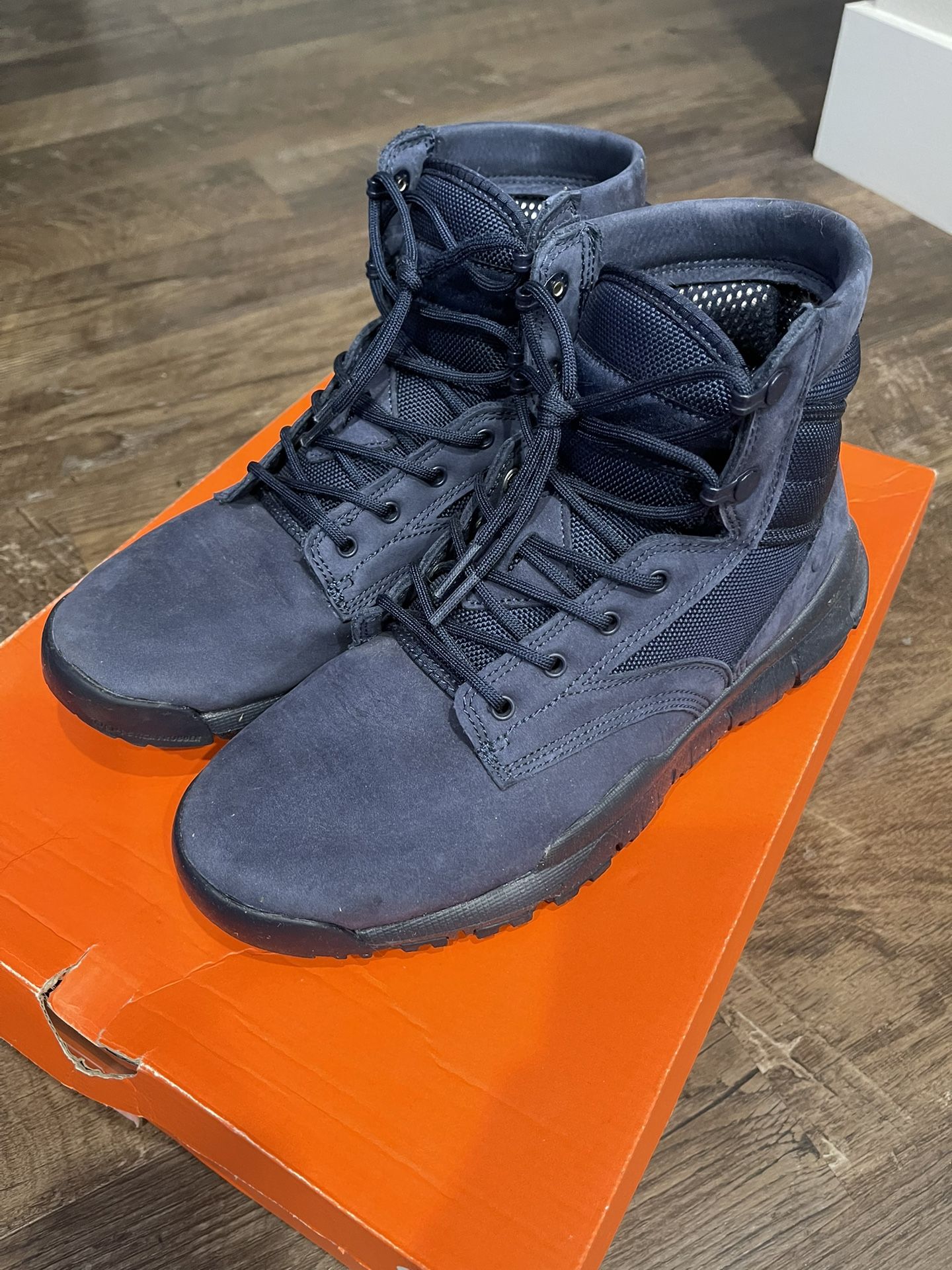 MINT - Nike SFB Mid - SIZE 8