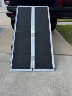 Portable aluminum ramp 5ft with extra support legs