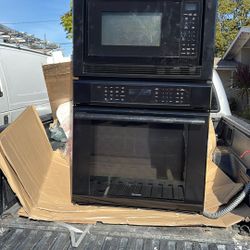 Black Thermador Electric Wall Oven 