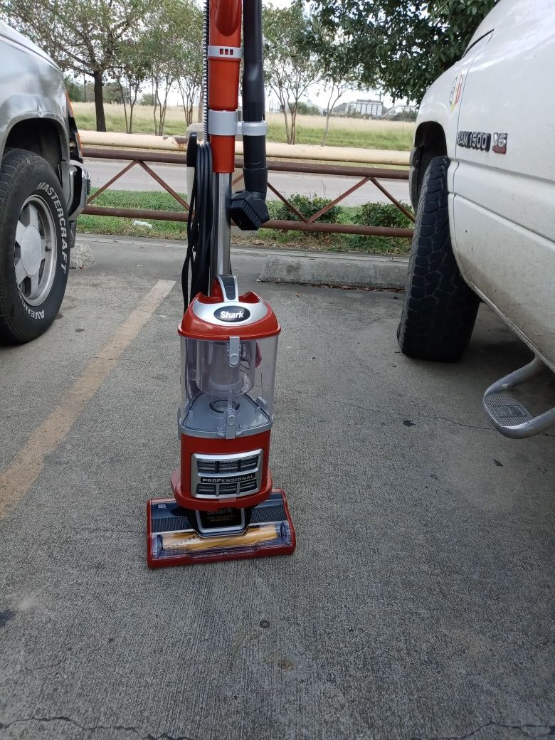 Shark navigator liftaway self cleaning brushroll pet upright vacuum