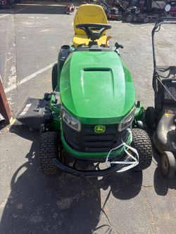 John Deere S140 Lawn Tractor with 48-In. Deck