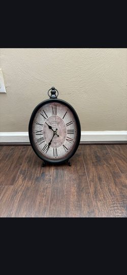 Black shelf clock