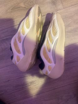 Yeezy 700 v3