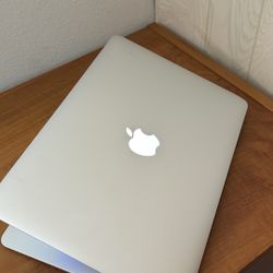Apple MacBook Air 13” I5/8GB/256GB SSD $200