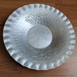 Hammered Aluminum Everlast Hand Forged Round Fluted Tray 15 Inches Diameter By 7 Base