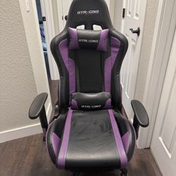 Stylish Purple & Black Gaming/Comfort Chair  Elevate your comfort and style with this sleek purple and black chair! In excellent condition, 