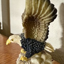 Vintage American Bald Eagle Figurine Sculpture 3 1/2" Bird