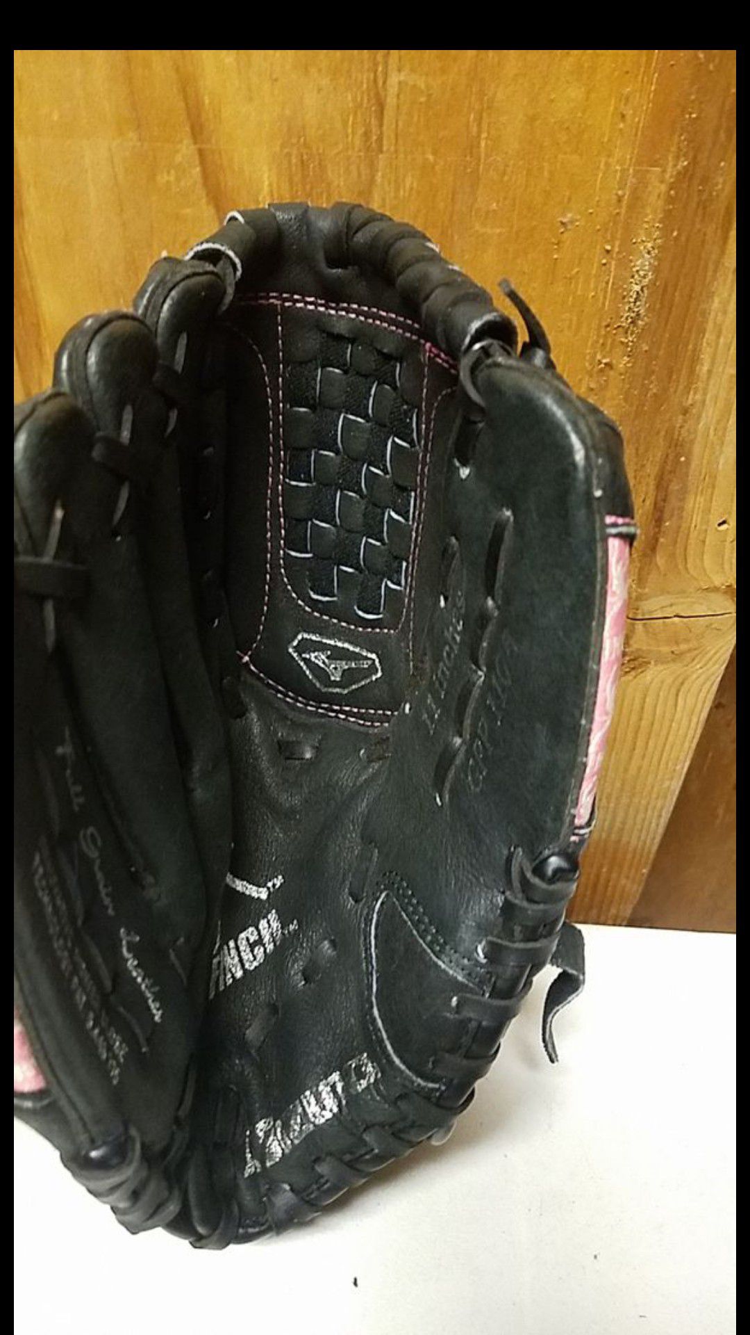 Mizuno softball glove, 11"