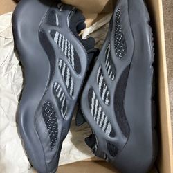 Yeezy 700 V3  ‘dark glow’ 