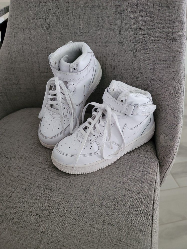 BIG KIDS' NIKE AIR FORCE MID EASYON CASUAL SHOES (Size 2Y)