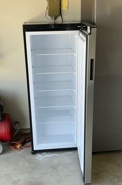 Upright Frigidaire  2 in 1 freezer or fridge