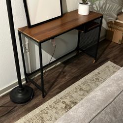 Black And Wood Table 