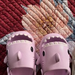 Kids Slippers Size 26