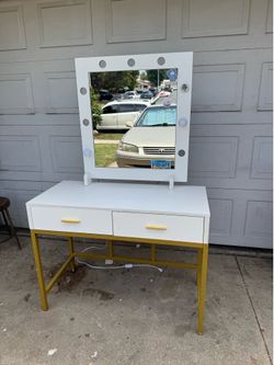 Vanity mirror need to fix