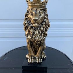 The Crowned Lion Statue