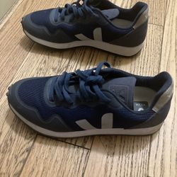 Veja men’s shoes size 9