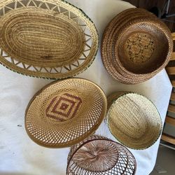 10 Wicker Baskets (5 Nesting)