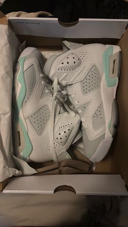 Women Air Jordan six retro